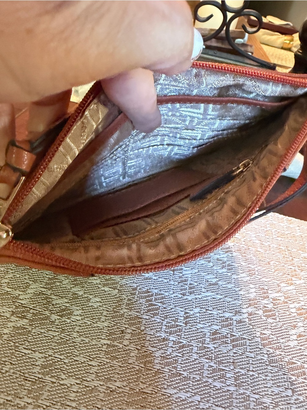 Lodis leather wristlet RFID wallet cognac color - Picture 8 of 16